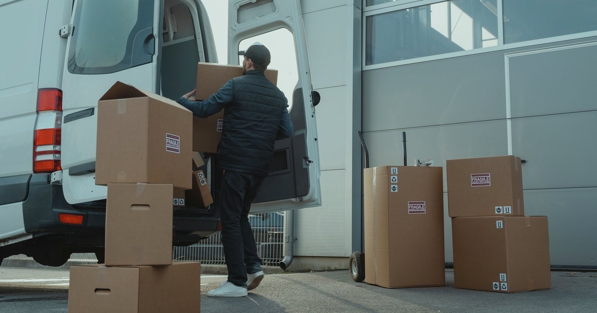 Delivery Driver Pay, Expenses, Benefits, and Career Paths