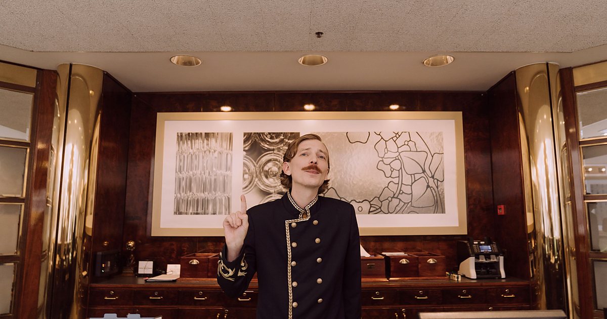 Hotel Receptionist Jobs: Skills, Résumé, and Interview Guide