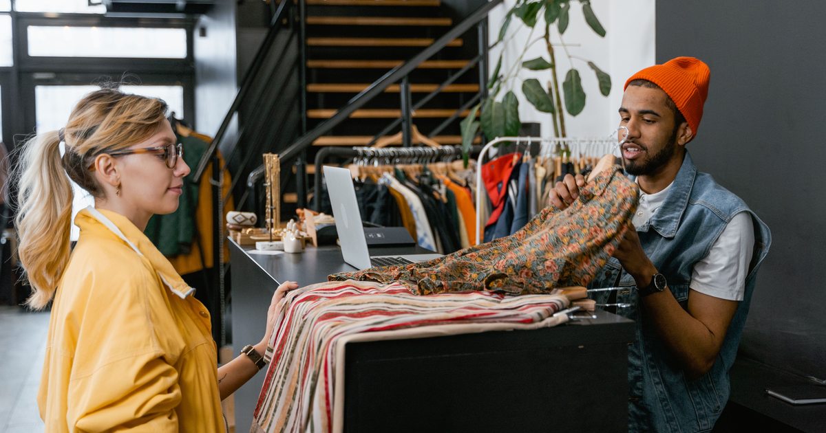 Retail Résumé Guide: Skills, Keywords, and Strong Examples
